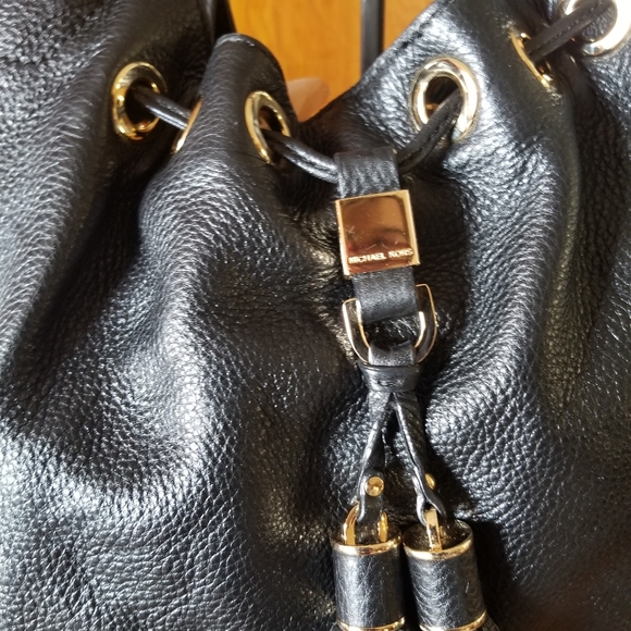 MICHAEL KORS pebble DRAWSTRING HOBO never used - Picture 3 of 10